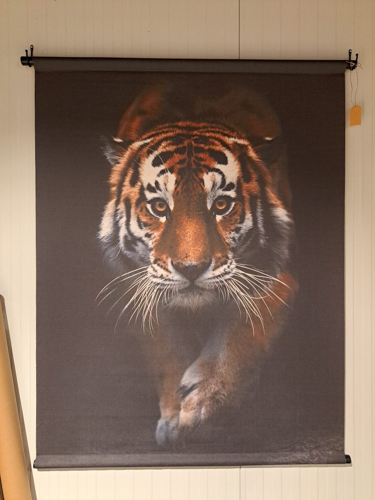 Wall art tiger mat linen with hanger 117x3x147cm